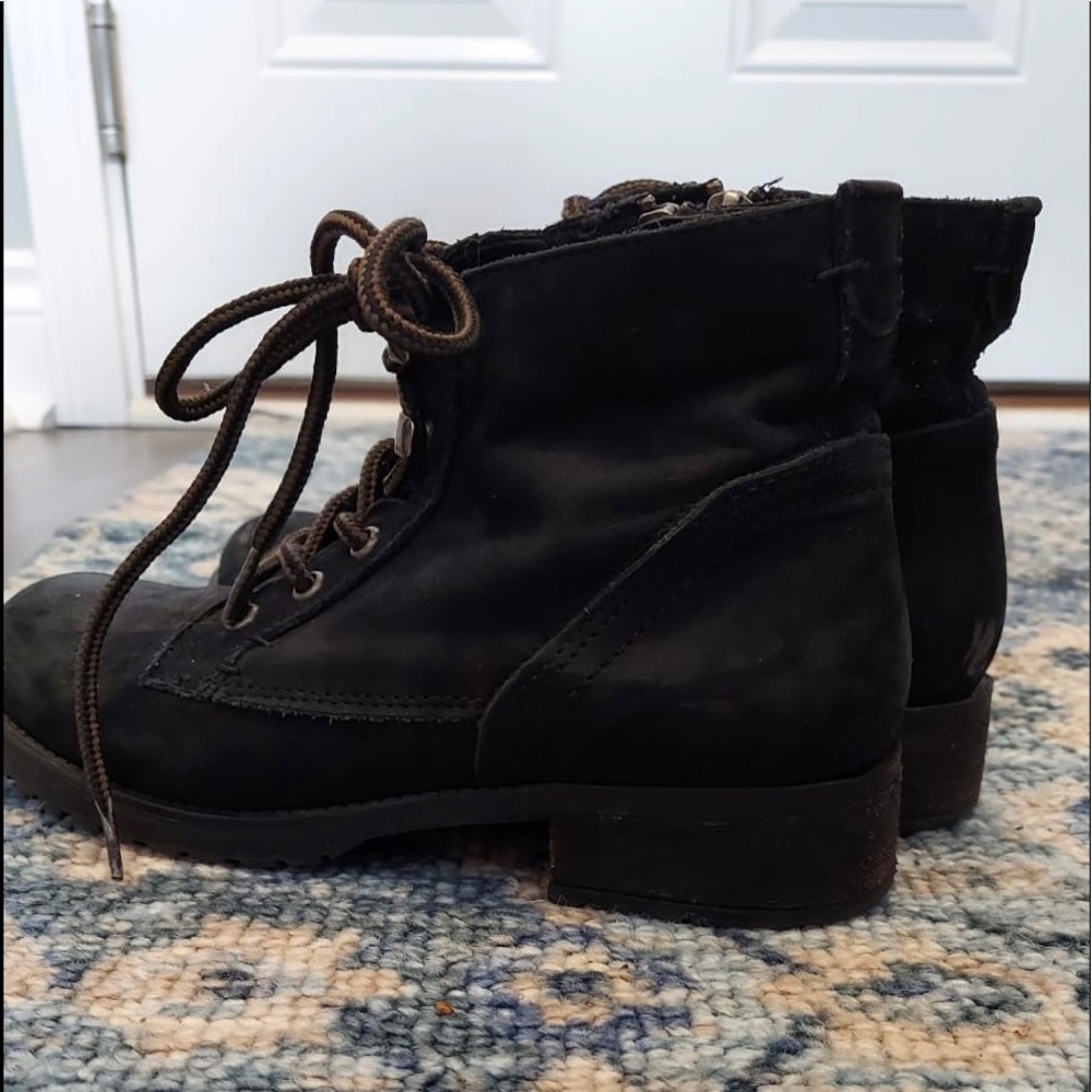 Simple short boots - Picture 2 of 4